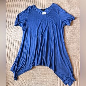 NWT ellos Short Sleeve Handkerchief Hem Tee